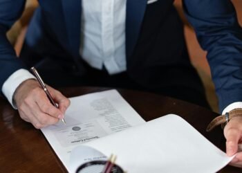 Blockchain for HR Compliance and Credential-wincwire