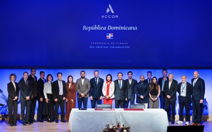 Accor and Dominican Republic representatives at the Paris hotel-development signing ceremony