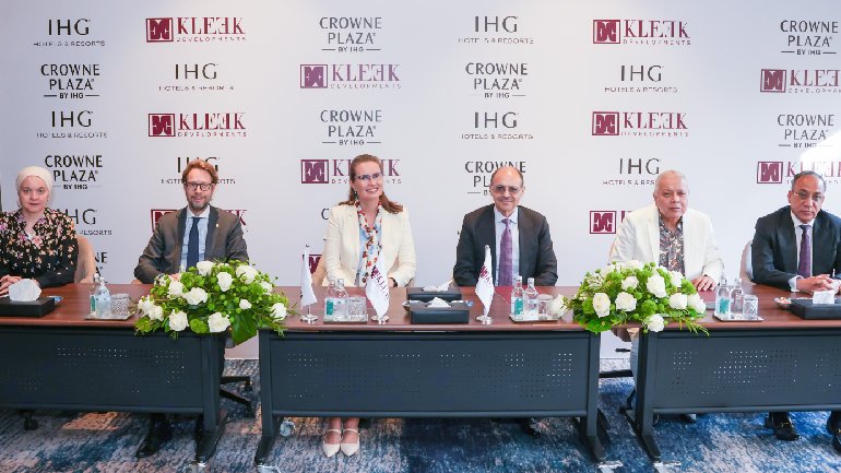 IHG and Kleek Development representatives at the Crowne Plaza New Cairo signing