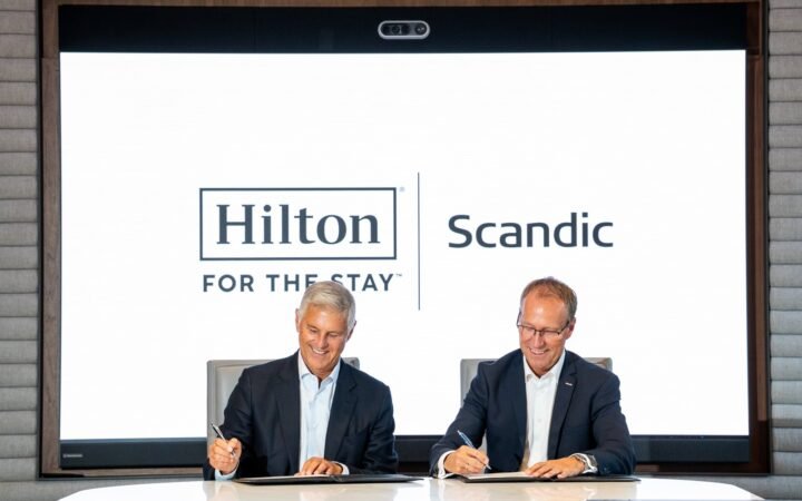 Scandic and Hilton chief executives Jens Mathiesen and Chris Nassetta signing their Nordic development agreement.